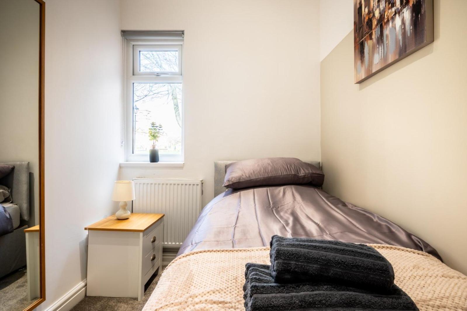 Home In West Yorkshire, Close To Leeds City Center, Sleeps 3! Batley Luaran gambar
